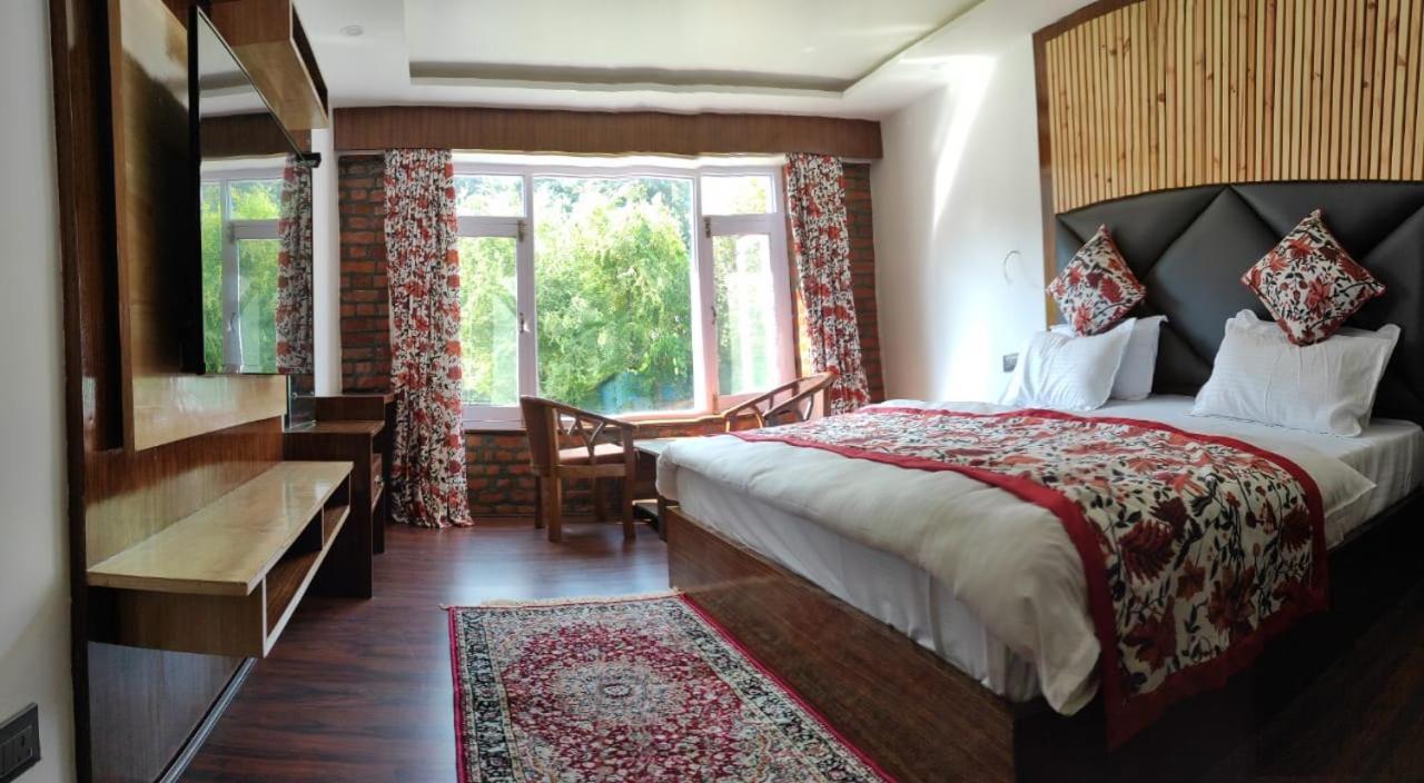 Hotel Lidder Palace Pahalgām Екстериор снимка