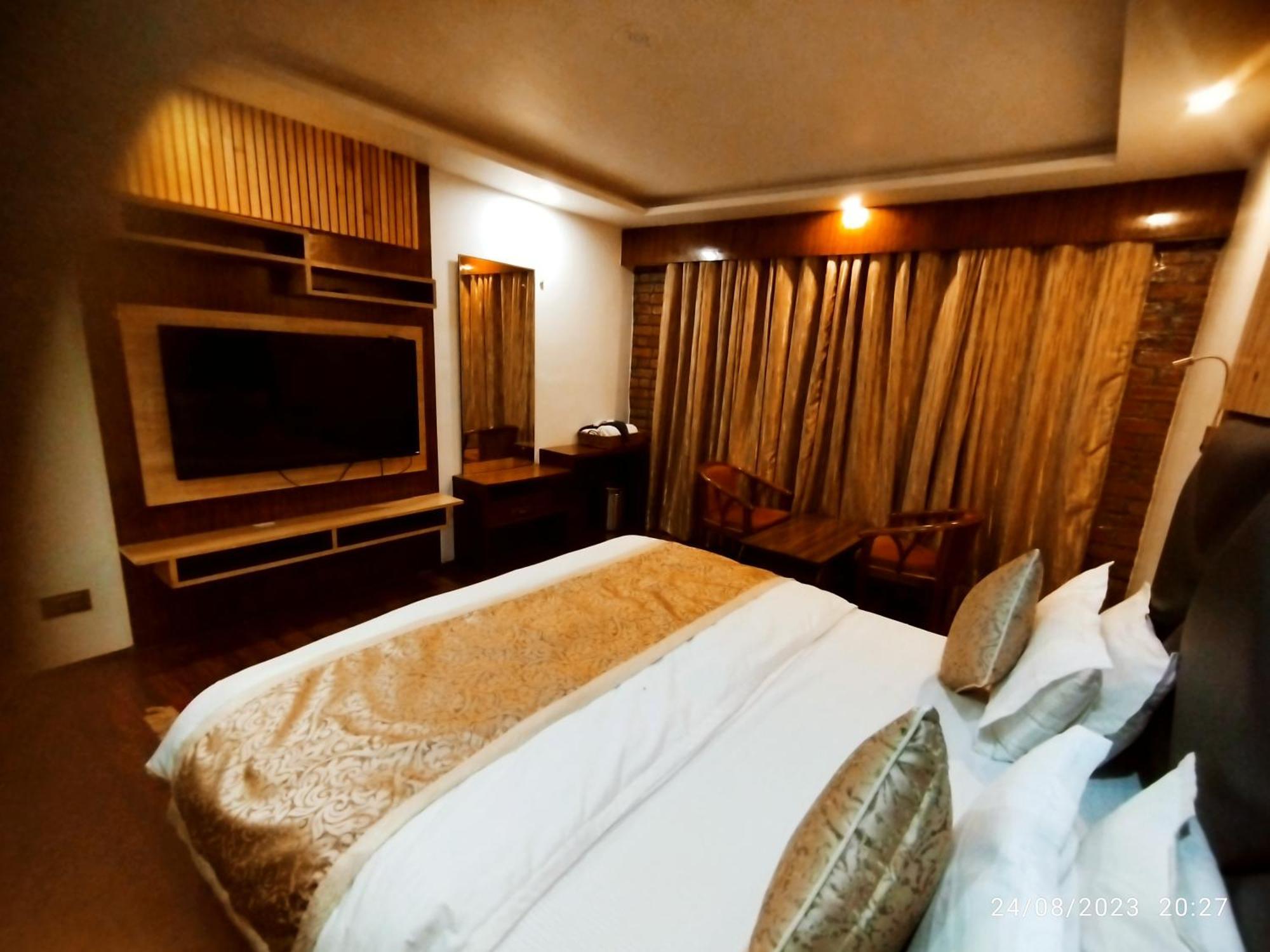 Hotel Lidder Palace Pahalgām Екстериор снимка