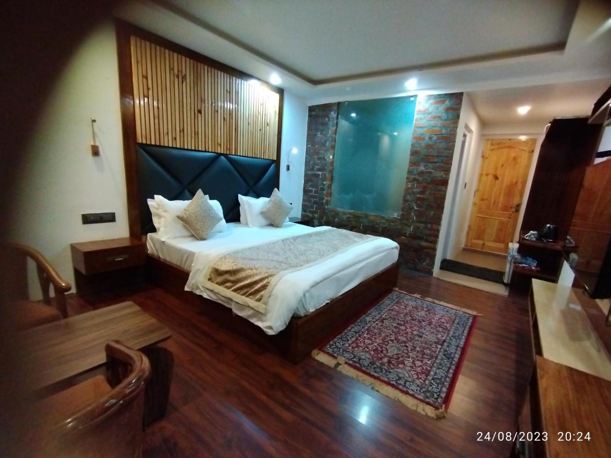Hotel Lidder Palace Pahalgām Екстериор снимка