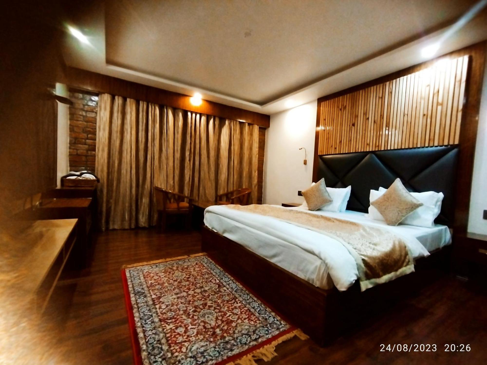 Hotel Lidder Palace Pahalgām Екстериор снимка