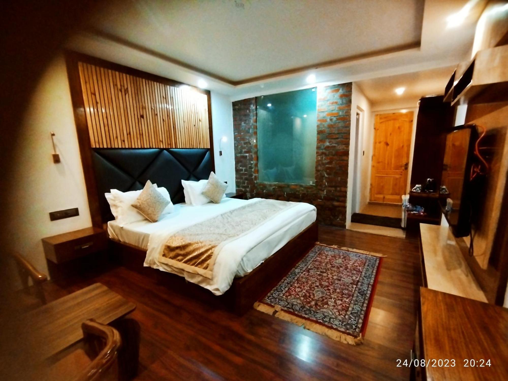 Hotel Lidder Palace Pahalgām Екстериор снимка